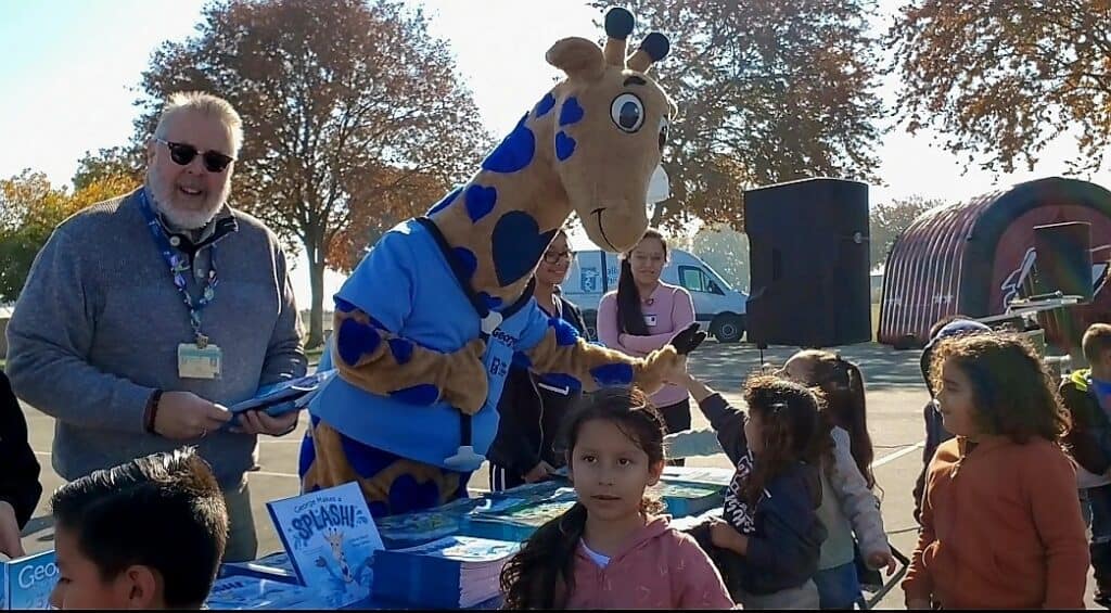Madera Tribune covers book donation event at La Vina by VCH.