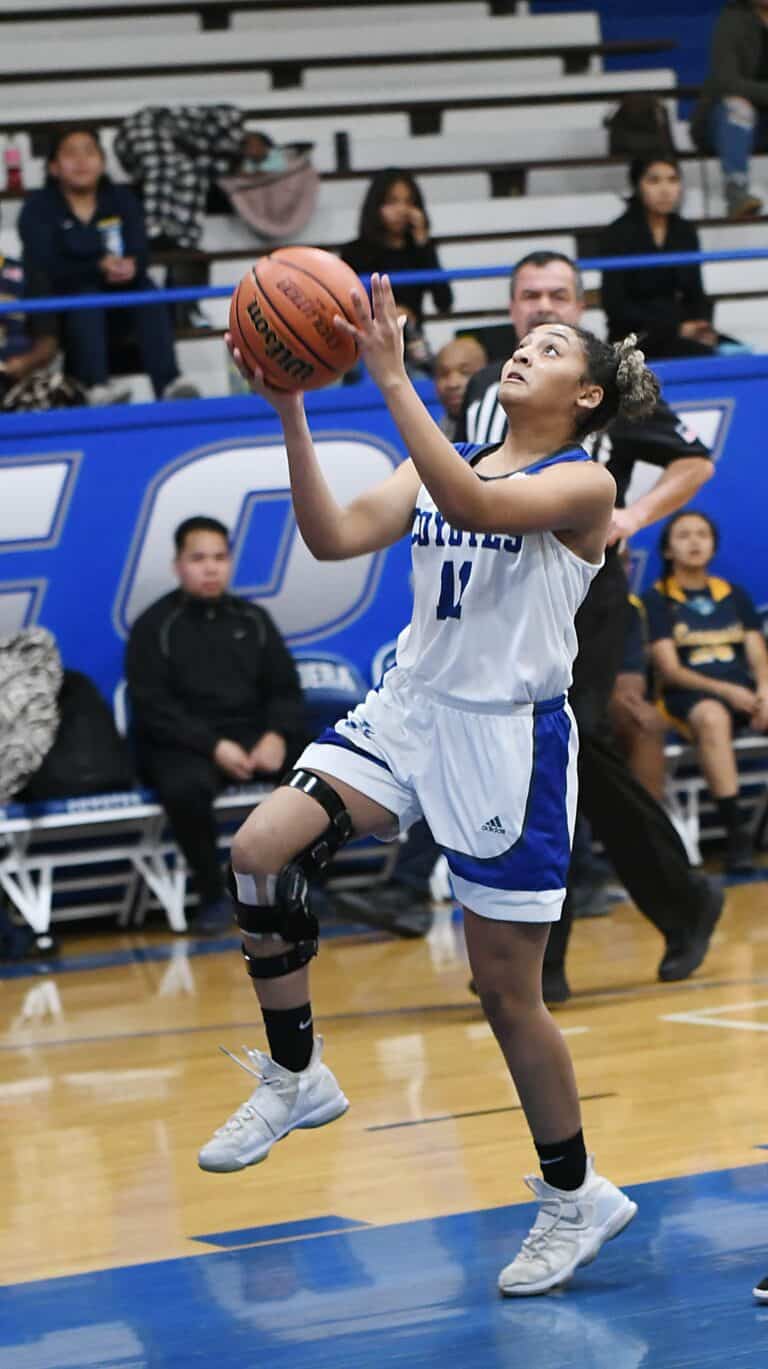 Coyotes win sloppy game against Sunnyside