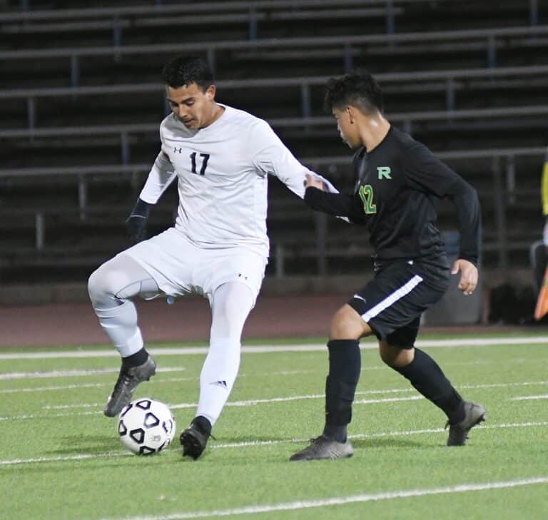 Stallions score late for playoff victory